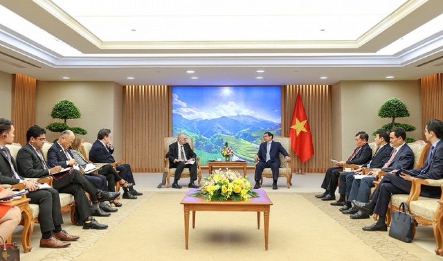 PM Pham Minh Chinh receives Michael Michalak, senior vice president at the US-ASEAN Business Council (USABC), and representatives of leading US corporations in Hanoi on December 5. Photo: VGP PM Pham Minh Chinh receives Michael Michalak, senior vice president at the US-ASEAN Business Council (USABC), and representatives of leading US corporations in Hanoi on December 5. Photo: VGP
