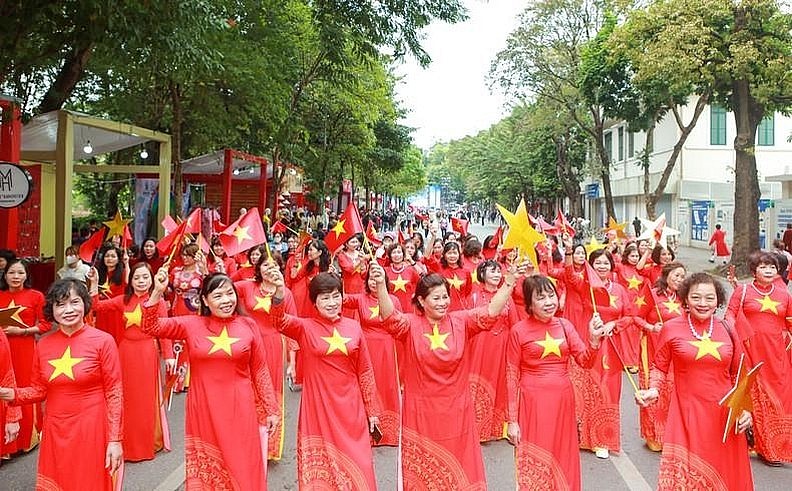 Delegates in Ao Dai participate in the event. Delegates in Ao Dai participate in the event.