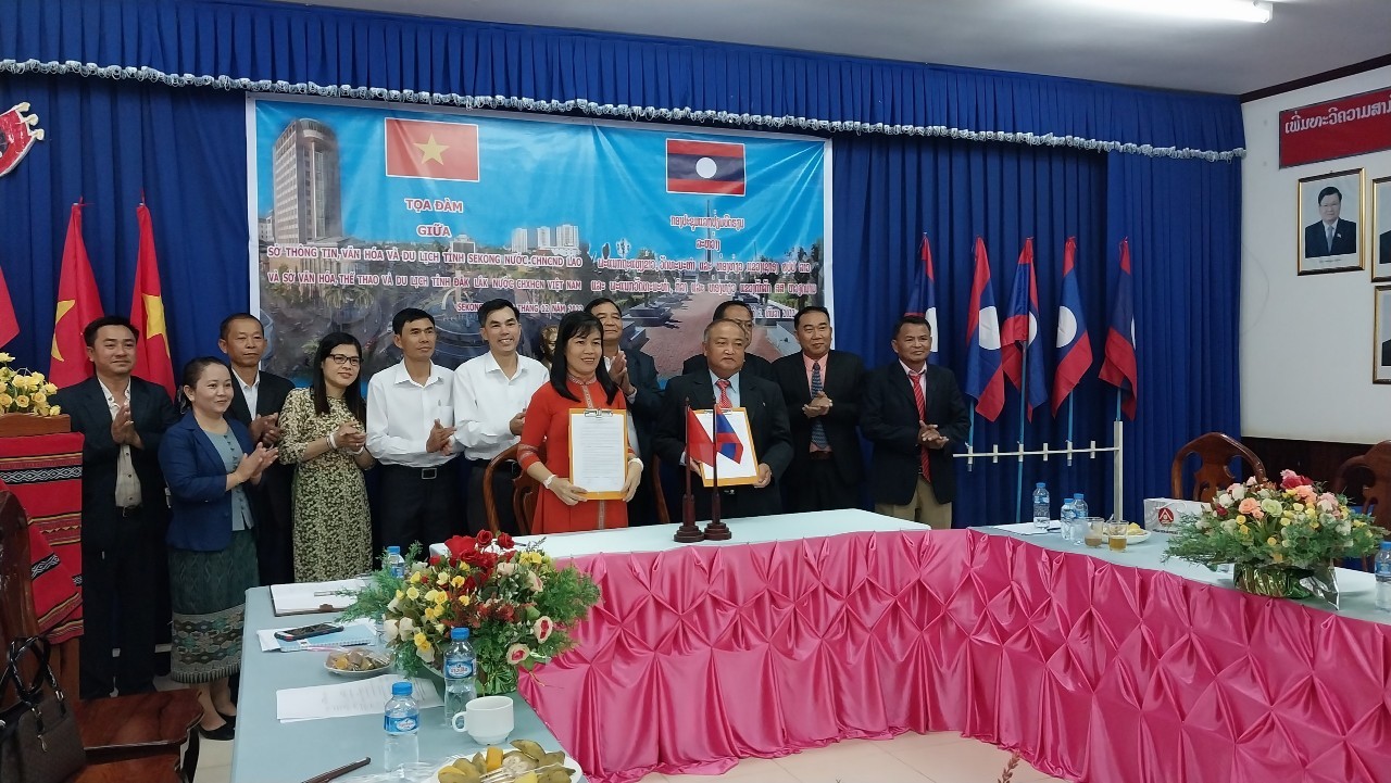 Đắk Lắk và Sê Kông (Lào) chia sẻ kinh nghiệm và ký kết hợp tác về Văn hóa - Du lịch Đắk Lắk và Sê Kông (Lào) chia sẻ kinh nghiệm và ký kết hợp tác về Văn hóa - Du lịch