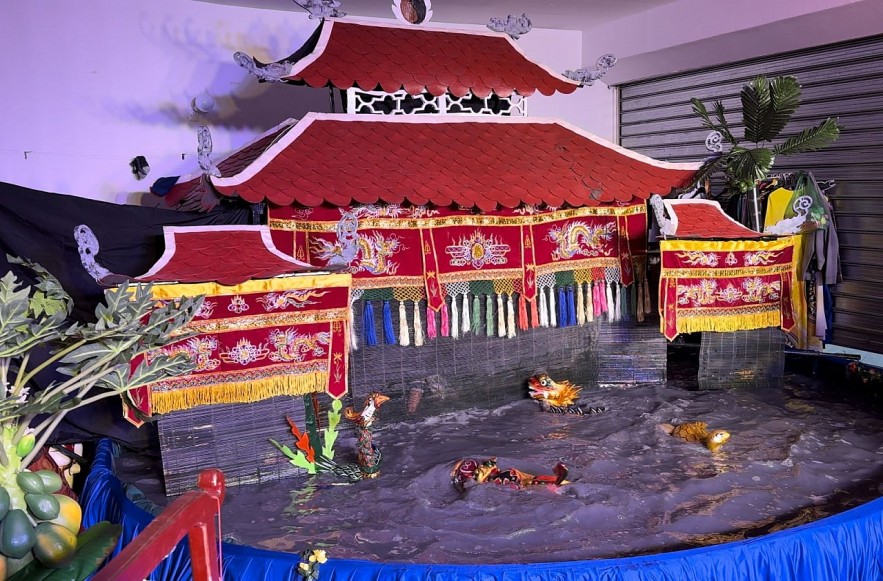 Bringing Vietnamese Water Puppetry to the French Masses Vietnamese Water Puppetry Debuts in Paris