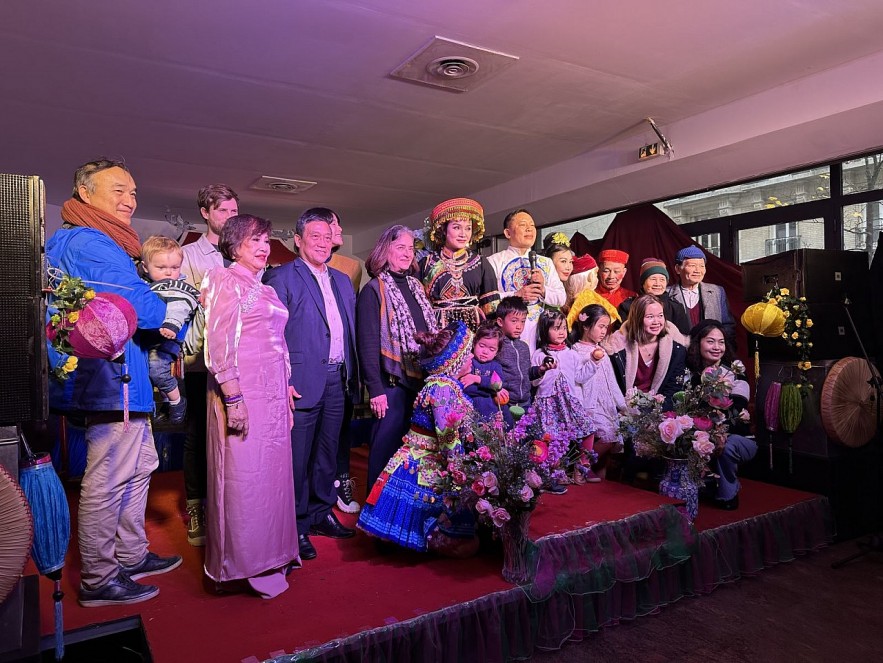 Bringing Vietnamese Water Puppetry to the French Masses Vietnamese Water Puppetry Debuts in Paris