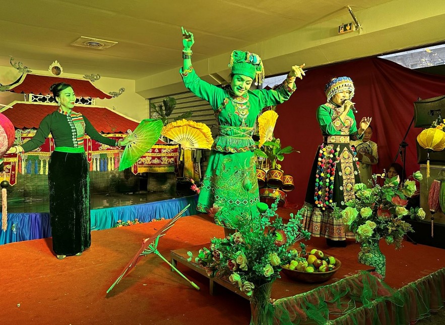 Bringing Vietnamese Water Puppetry to the French Masses Vietnamese Water Puppetry Debuts in Paris