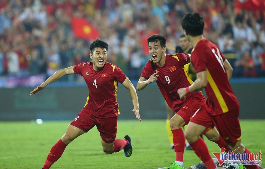 The market value of Vietnamese striker Tien Linh (middle) stands at EUR350,000. The market value of Vietnamese striker Tien Linh (middle) stands at EUR350,000.