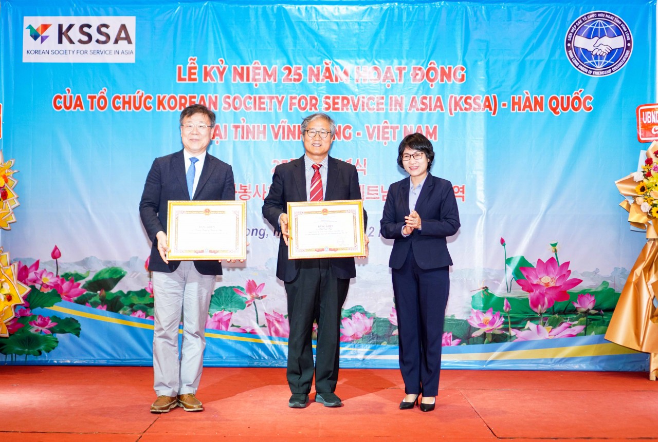 Tổ chức KSSA (Hàn Quốc) hỗ trợ an sinh xã hội hơn 50 tỷ đồng tại tỉnh Vĩnh Long Tổ chức KSSA (Hàn Quốc) hỗ trợ an sinh xã hội hơn 50 tỷ đồng tại tỉnh Vĩnh Long