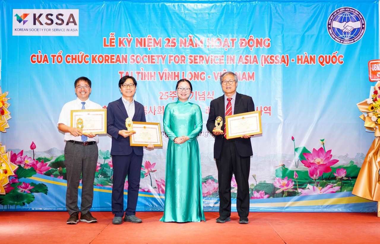 Tổ chức KSSA (Hàn Quốc) hỗ trợ an sinh xã hội hơn 50 tỷ đồng tại tỉnh Vĩnh Long Tổ chức KSSA (Hàn Quốc) hỗ trợ an sinh xã hội hơn 50 tỷ đồng tại tỉnh Vĩnh Long