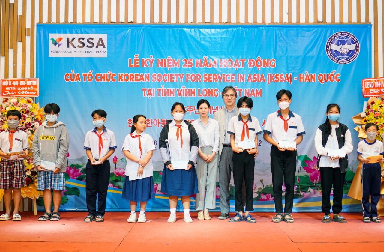 Tổ chức KSSA (Hàn Quốc) hỗ trợ an sinh xã hội hơn 50 tỷ đồng tại tỉnh Vĩnh Long Tổ chức KSSA (Hàn Quốc) hỗ trợ an sinh xã hội hơn 50 tỷ đồng tại tỉnh Vĩnh Long