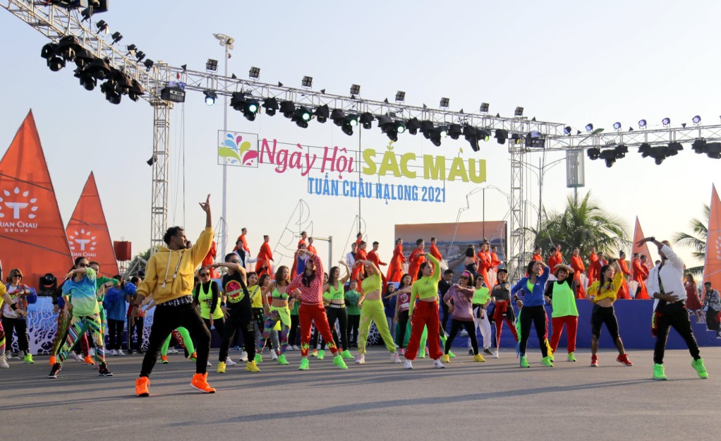 Carnaval mùa Đông – Ngày hội sắc màu Tuần Châu 2021 tạo được nhiều dấu ấn trong lòng du khách. (Ảnh: Minh Hà) Carnaval mùa Đông – Ngày hội sắc màu Tuần Châu 2021 tạo được nhiều dấu ấn trong lòng du khách. (Ảnh: Minh Hà)