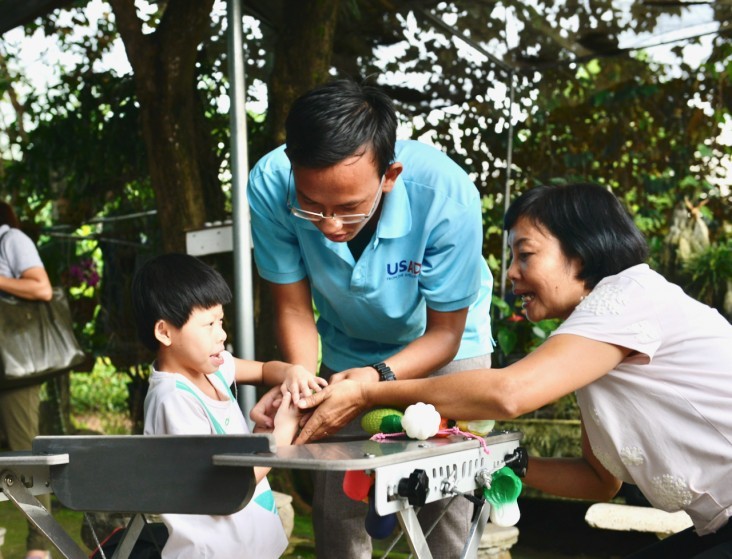 USAID hỗ trợ dịch vụ phục hồi chức năng tại Bình Phước. USAID hỗ trợ dịch vụ phục hồi chức năng tại Bình Phước.