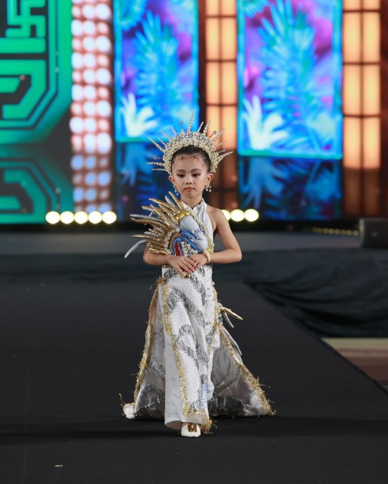 When Vietnam's Ao Dai Meets Thai Silk When Vietnam's Ao Dai Meets Thai Silk