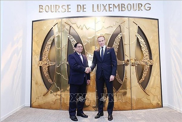 Prime Minister Pham Minh Chinh (L) and LuxSE Chairman Alain Kinsch (Photo: VNA) Prime Minister Pham Minh Chinh (L) and LuxSE Chairman Alain Kinsch (Photo: VNA)