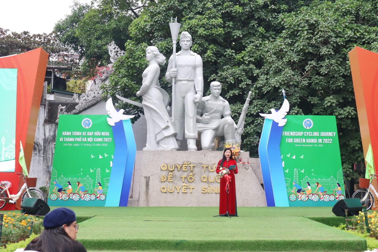 Chủ tịch Liên hiệp tổ chức hữu nghị thành phố Hà Nội Nguyễn Lan Hương phát biểu khai mạc Chương trình (Ảnh: Hạnh Trần). Chủ tịch Liên hiệp tổ chức hữu nghị thành phố Hà Nội Nguyễn Lan Hương phát biểu khai mạc Chương trình (Ảnh: Hạnh Trần).