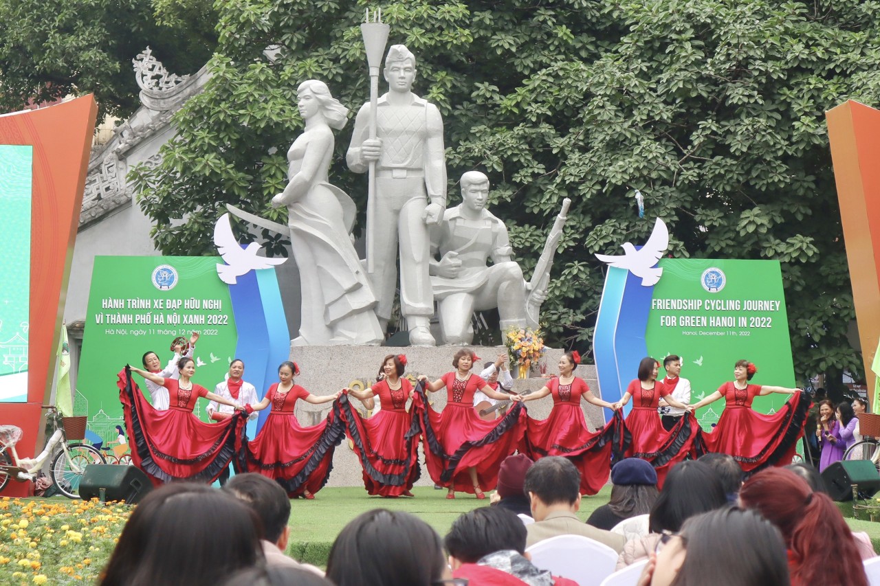 Văn nghệ chào mừng Chương trình. Văn nghệ chào mừng Chương trình.