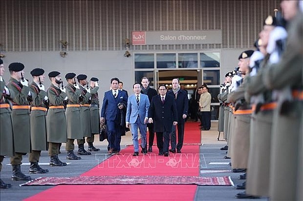 Prime Minister Pham Minh Chinh (right, first line) at Luxembourg-Findel international airport. Photo: VNA Prime Minister Pham Minh Chinh (right, first line) at Luxembourg-Findel international airport. Photo: VNA