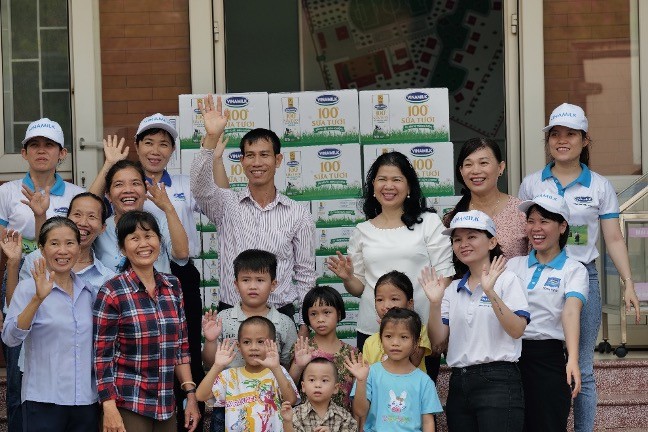 Đồng hành cùng người lao động, nền tảng cho sự phát triển bền vững của Vinamilk Đồng hành cùng người lao động, nền tảng cho sự phát triển bền vững của Vinamilk
