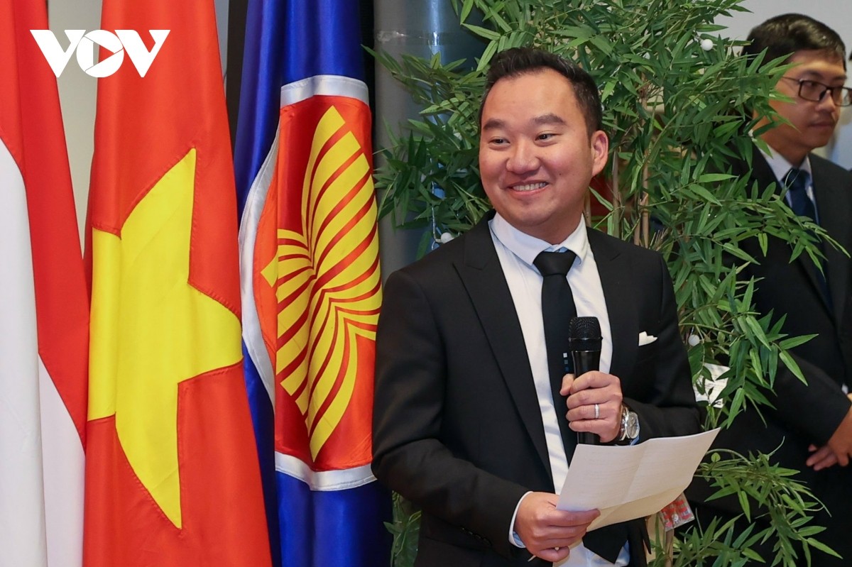 Thủ tướng mong muốn cộng đồng người Việt tại Hà Lan không ngừng lớn mạnh Thủ tướng mong muốn cộng đồng người Việt tại Hà Lan không ngừng lớn mạnh