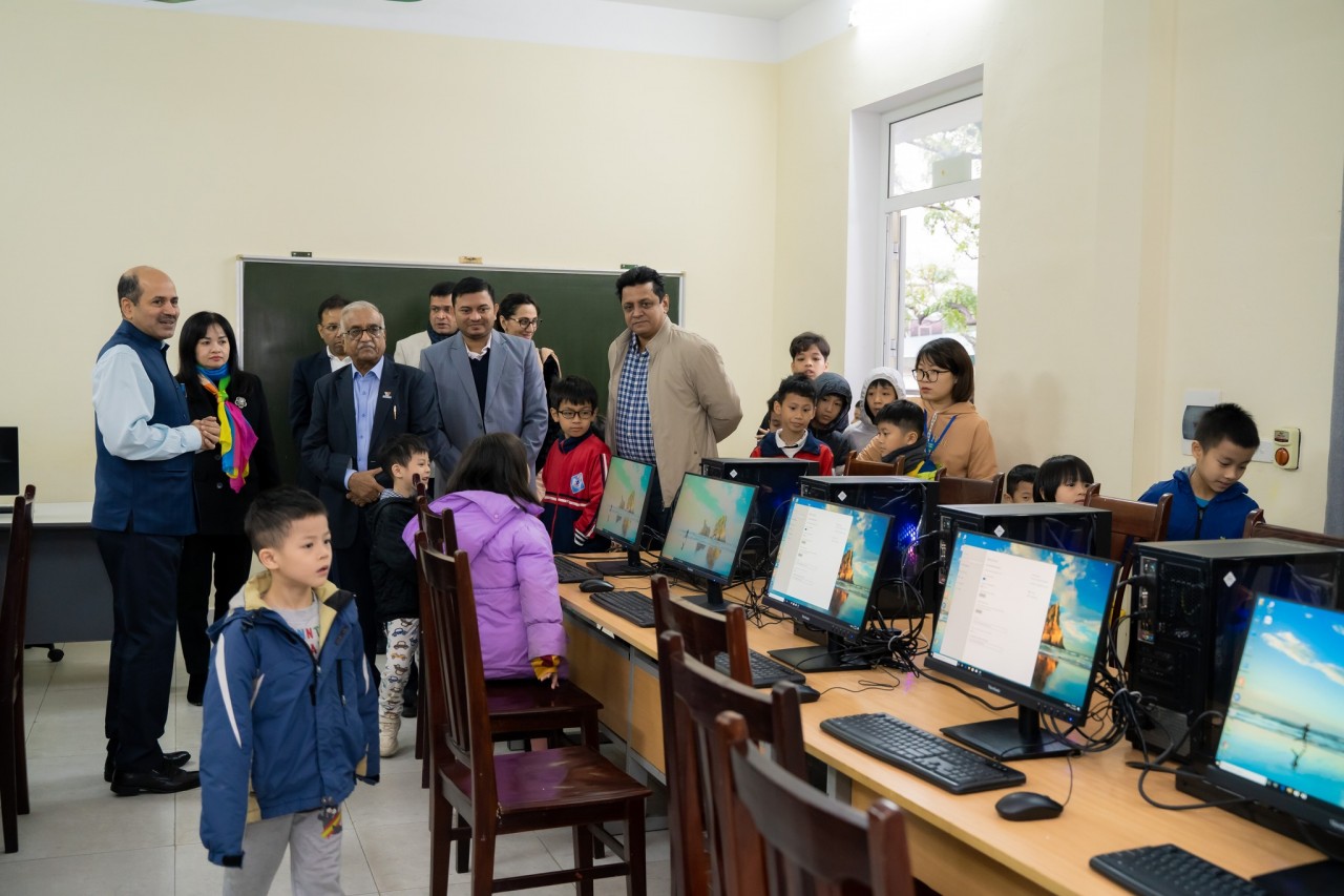 Indian businesses Presents Computer Lab for Disadvantaged Children in Hanoi Indian businesses Presents Computer Lab for Disadvantaged Children in Hanoi