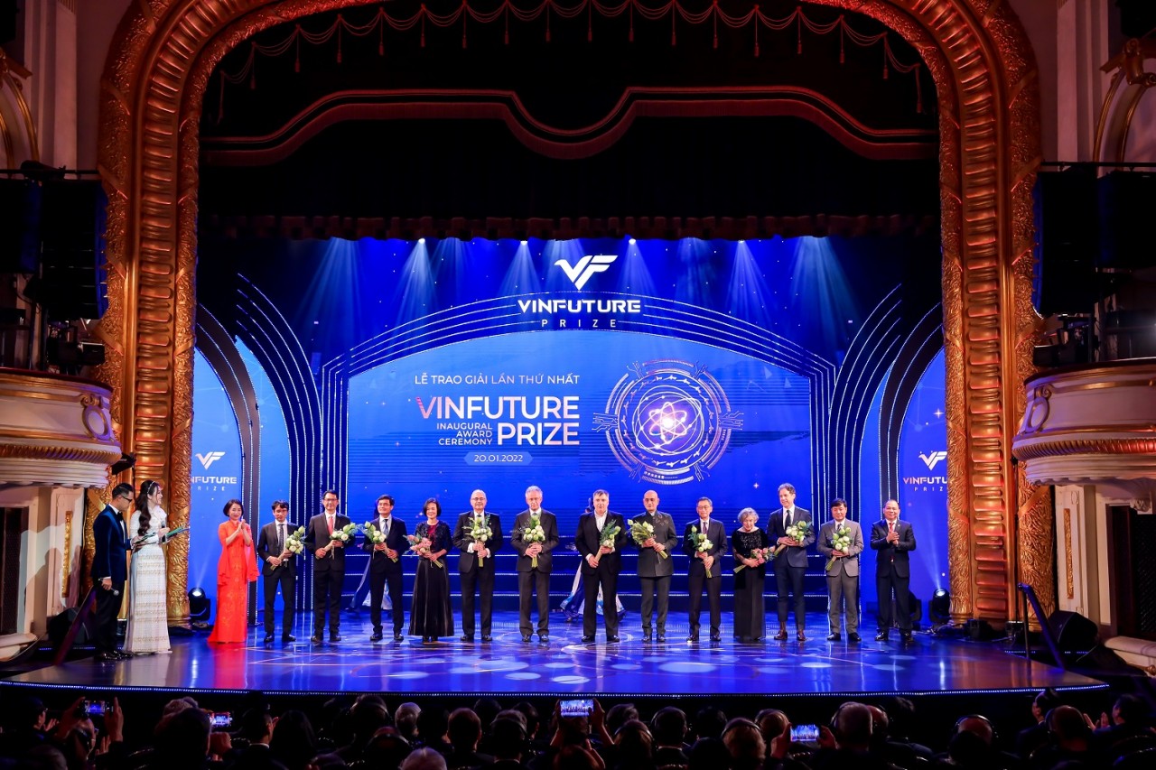 Sự kiện Lễ trao giải VinFuture 2022 sẽ được tổ chức vào tối 20/12/2022 tại Nhà hát lớn Hà Nội và truyền hình trực tiếp trên sóng Đài Truyền hình Việt Nam. Sự kiện Lễ trao giải VinFuture 2022 sẽ được tổ chức vào tối 20/12/2022 tại Nhà hát lớn Hà Nội và truyền hình trực tiếp trên sóng Đài Truyền hình Việt Nam.