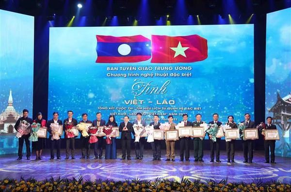 Vietnamese, Lao Parties Share Experiences in Information, Education Work Vietnamese, Lao Parties Share Experiences in Information, Education Work