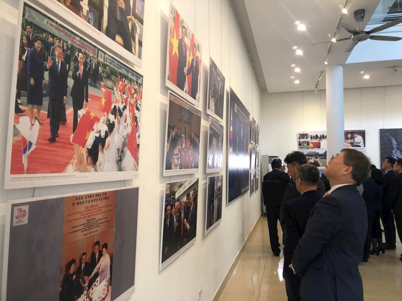 The exhibition attracts many Vietnamese and Korean people. The exhibition attracts many Vietnamese and Korean people.