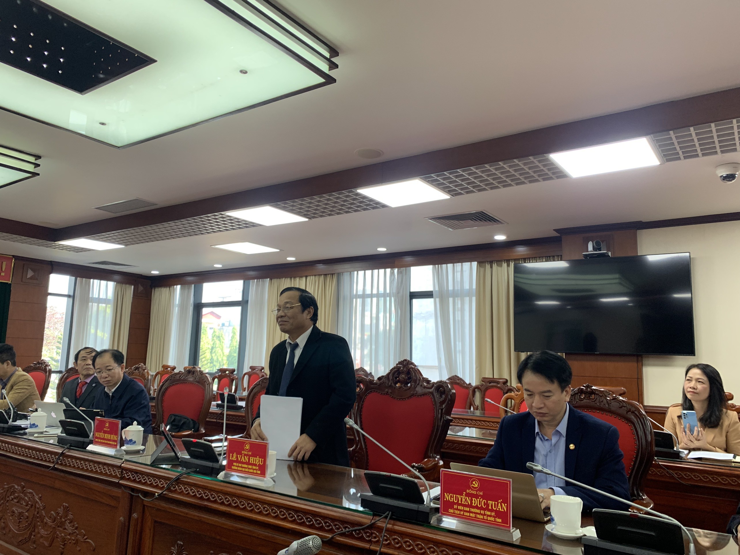 Ông Lê Văn Hiệu, Phó Bí thư Thường trực Tỉnh ủy Hải Dương phát biểu tại buổi làm việc (Ảnh: Quỳnh Hoa). Ông Lê Văn Hiệu, Phó Bí thư Thường trực Tỉnh ủy Hải Dương phát biểu tại buổi làm việc (Ảnh: Quỳnh Hoa).