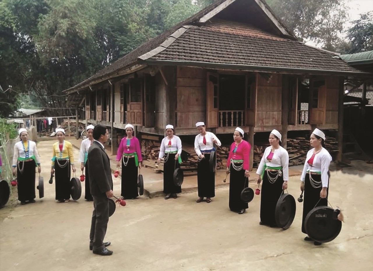 Lan tỏa giá trị di sản văn hóa chiêng Mường Lan tỏa giá trị di sản văn hóa chiêng Mường