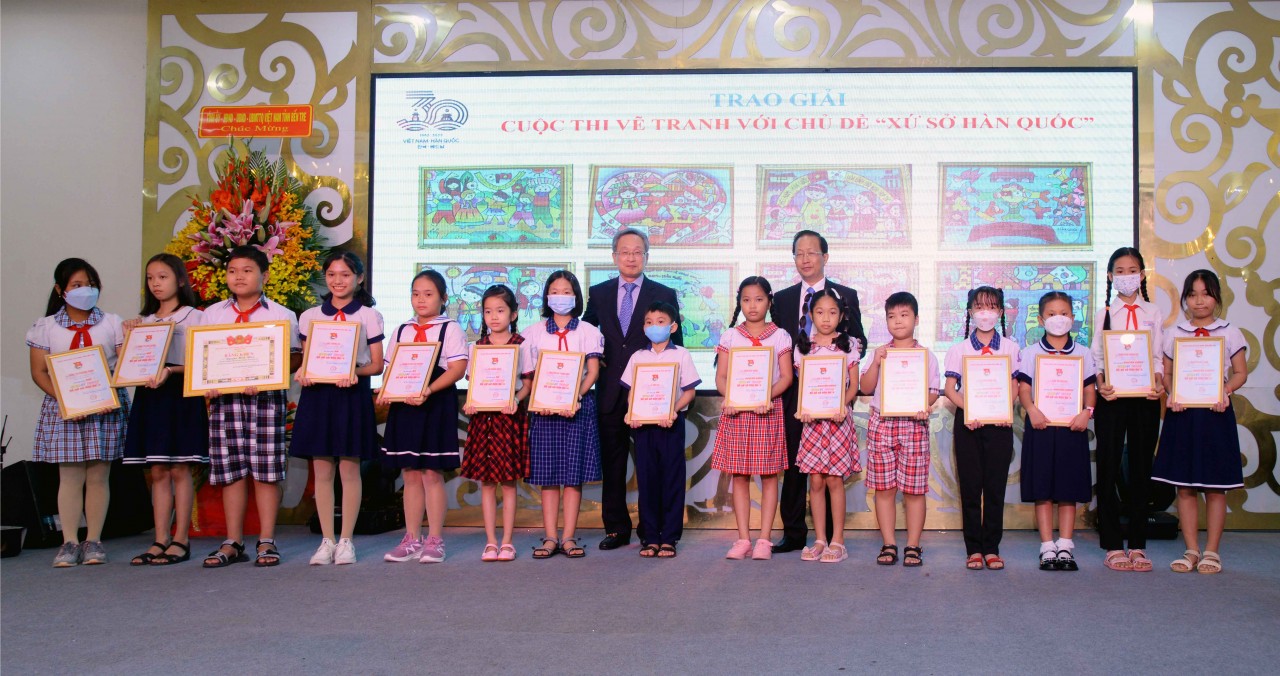 Bến Tre: Họp mặt kỷ niệm 30 năm ngày thiết lập quan hệ ngoại giao giữa Việt Nam và Hàn Quốc Bến Tre: Họp mặt kỷ niệm 30 năm ngày thiết lập quan hệ ngoại giao giữa Việt Nam và Hàn Quốc