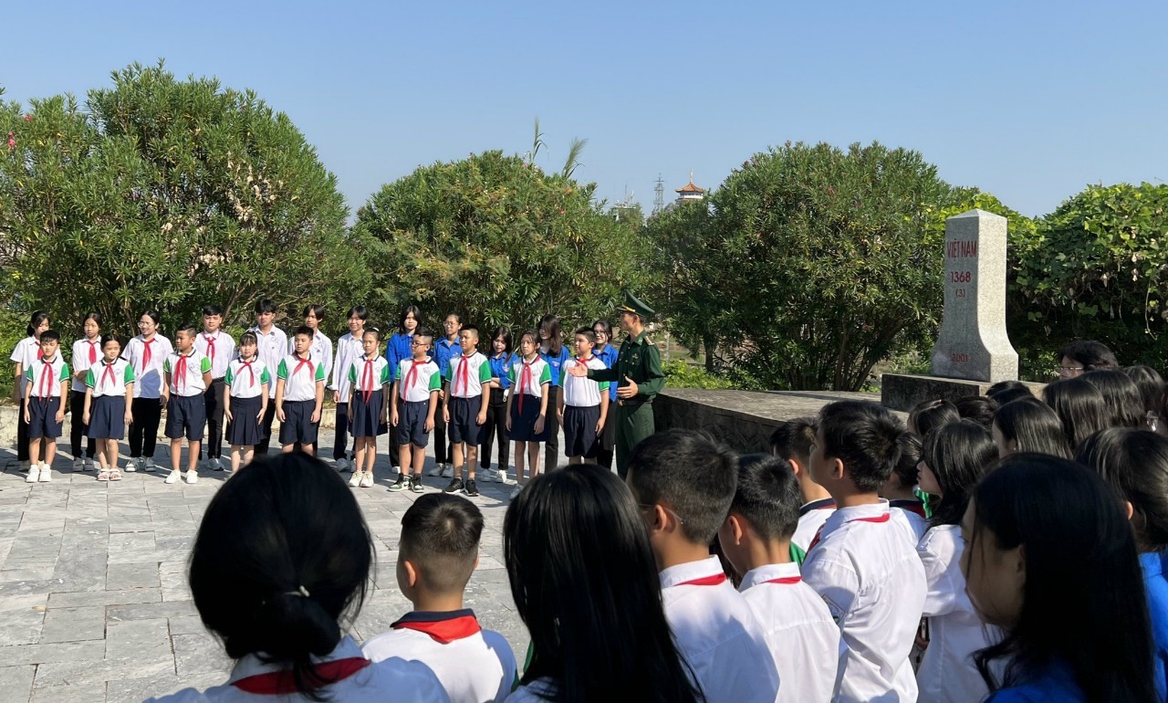 Quảng Ninh: Thông tin về cột mốc chủ quyền biên giới qua mã QR Quảng Ninh: Thông tin về cột mốc chủ quyền biên giới qua mã QR
