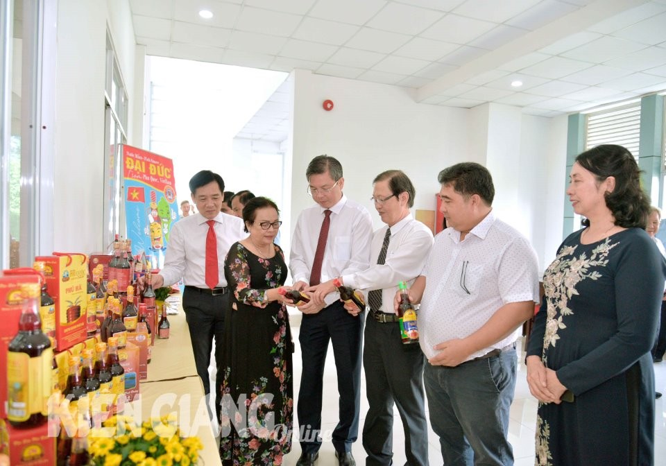 Nước mắm Phú Quốc đón nhận Bằng Di sản văn hóa phi vật thể quốc gia Nước mắm Phú Quốc đón nhận Bằng Di sản văn hóa phi vật thể quốc gia