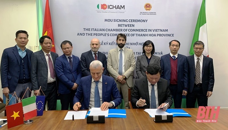 UBND tỉnh Thanh Hóa ký kết bản ghi nhớ hợp tác với Phòng Thương mại Italia tại Việt Nam (Ảnh: Báo Thanh Hóa). UBND tỉnh Thanh Hóa ký kết bản ghi nhớ hợp tác với Phòng Thương mại Italia tại Việt Nam (Ảnh: Báo Thanh Hóa).