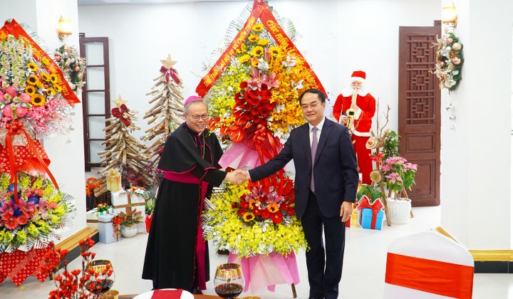 Lãnh đạo Bộ, Ban, tỉnh đến thăm và chúc mừng Tổng Giáo phận Huế nhân dịp Giáng sinh Lãnh đạo Bộ, Ban, tỉnh đến thăm và chúc mừng Tổng Giáo phận Huế nhân dịp Giáng sinh