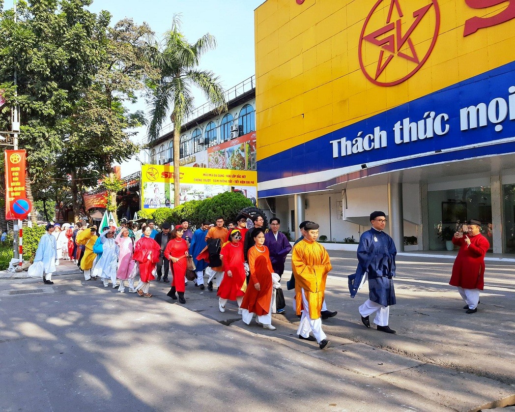 Ancient Costumes Strived to Regain Their Place in Modern Day Ancient Costumes Strived to Regain Their Place in Modern Day