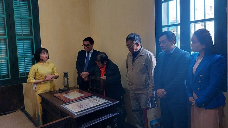 Trưng bày các hiện vật quý nơi Chủ tịch Hồ Chí Minh viết Lời kêu gọi Toàn quốc kháng chiến Trưng bày các hiện vật quý nơi Chủ tịch Hồ Chí Minh viết Lời kêu gọi Toàn quốc kháng chiến