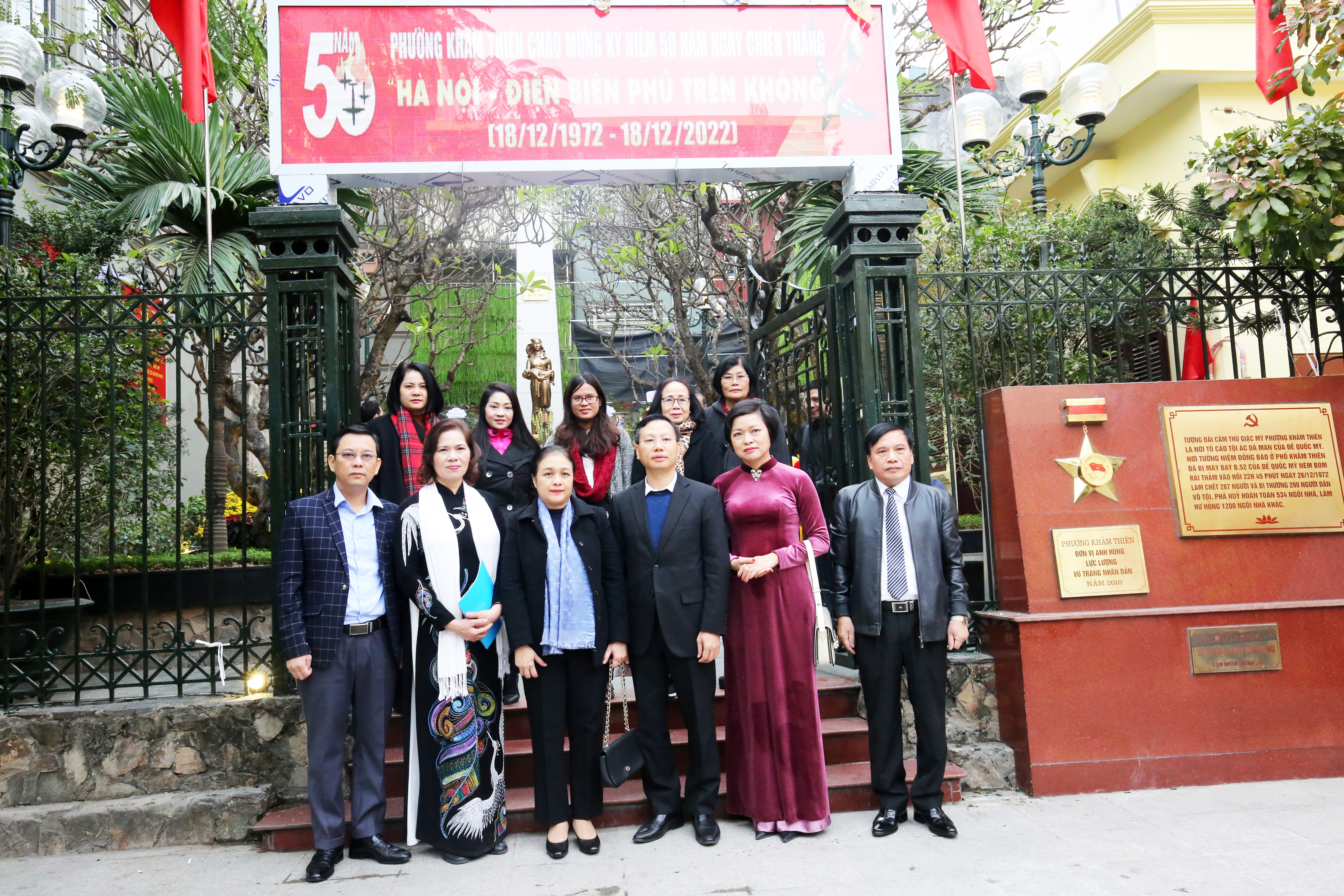 Dâng hương tưởng nhớ đồng bào, anh hùng liệt sĩ hy sinh bảo vệ Thủ đô Dâng hương tưởng nhớ đồng bào, anh hùng liệt sĩ hy sinh bảo vệ Thủ đô