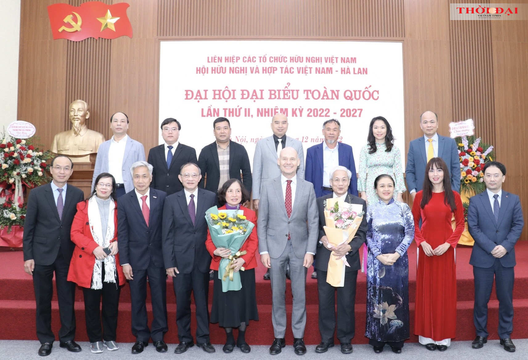 Tăng cường quan hệ hữu nghị, hợp tác trong lĩnh vực kinh tế Tăng cường quan hệ hữu nghị, hợp tác trong lĩnh vực kinh tế