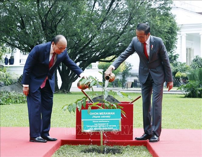 Lễ đón Chủ tịch nước Nguyễn Xuân Phúc thăm cấp Nhà nước tới Indonesia Lễ đón Chủ tịch nước Nguyễn Xuân Phúc thăm cấp Nhà nước tới Indonesia