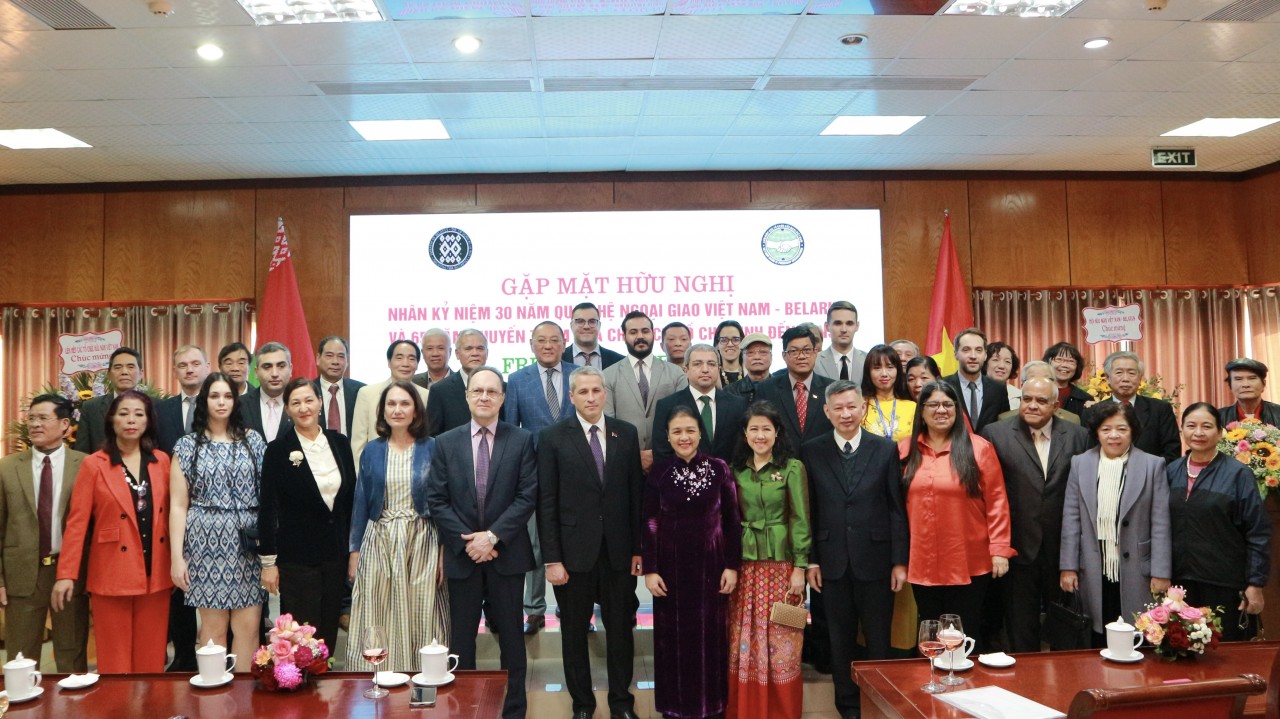 Gặp mặt kỷ niệm 30 năm quan hệ ngoại giao Việt Nam - Belarus Gặp mặt kỷ niệm 30 năm quan hệ ngoại giao Việt Nam - Belarus