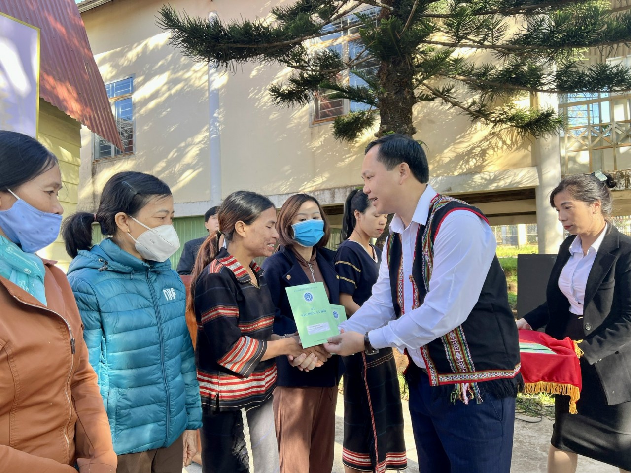 Đảm bảo quyền lợi cho người tham gia và thụ hưởng bảo hiểm xã hội dịp Tết Đảm bảo quyền lợi cho người tham gia và thụ hưởng bảo hiểm xã hội dịp Tết