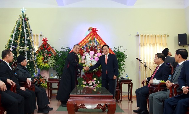 Lãnh đạo Đảng, Nhà nước chúc mừng Giáng sinh tại Nam Định, Huế Lãnh đạo Đảng, Nhà nước chúc mừng Giáng sinh tại Nam Định, Huế