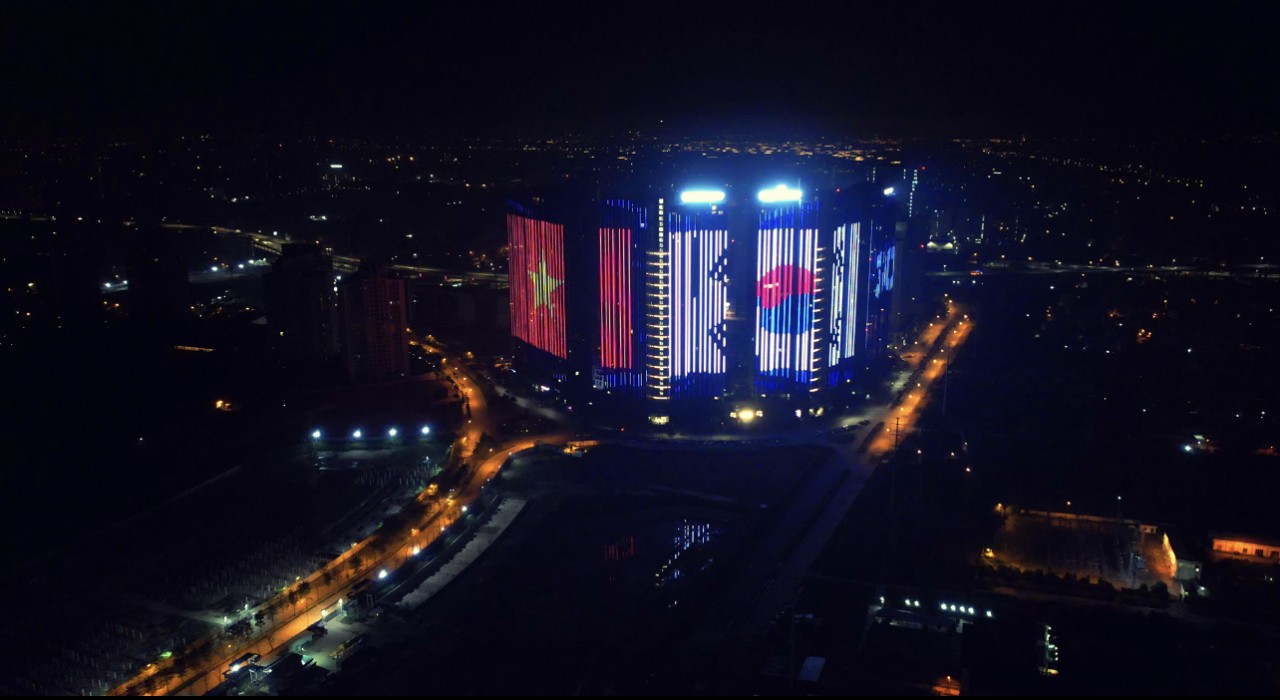Hà Nội - Seoul rực sáng trong tối kỷ niệm 30 năm quan hệ ngoại giao Việt - Hàn Hà Nội - Seoul rực sáng trong tối kỷ niệm 30 năm quan hệ ngoại giao Việt - Hàn