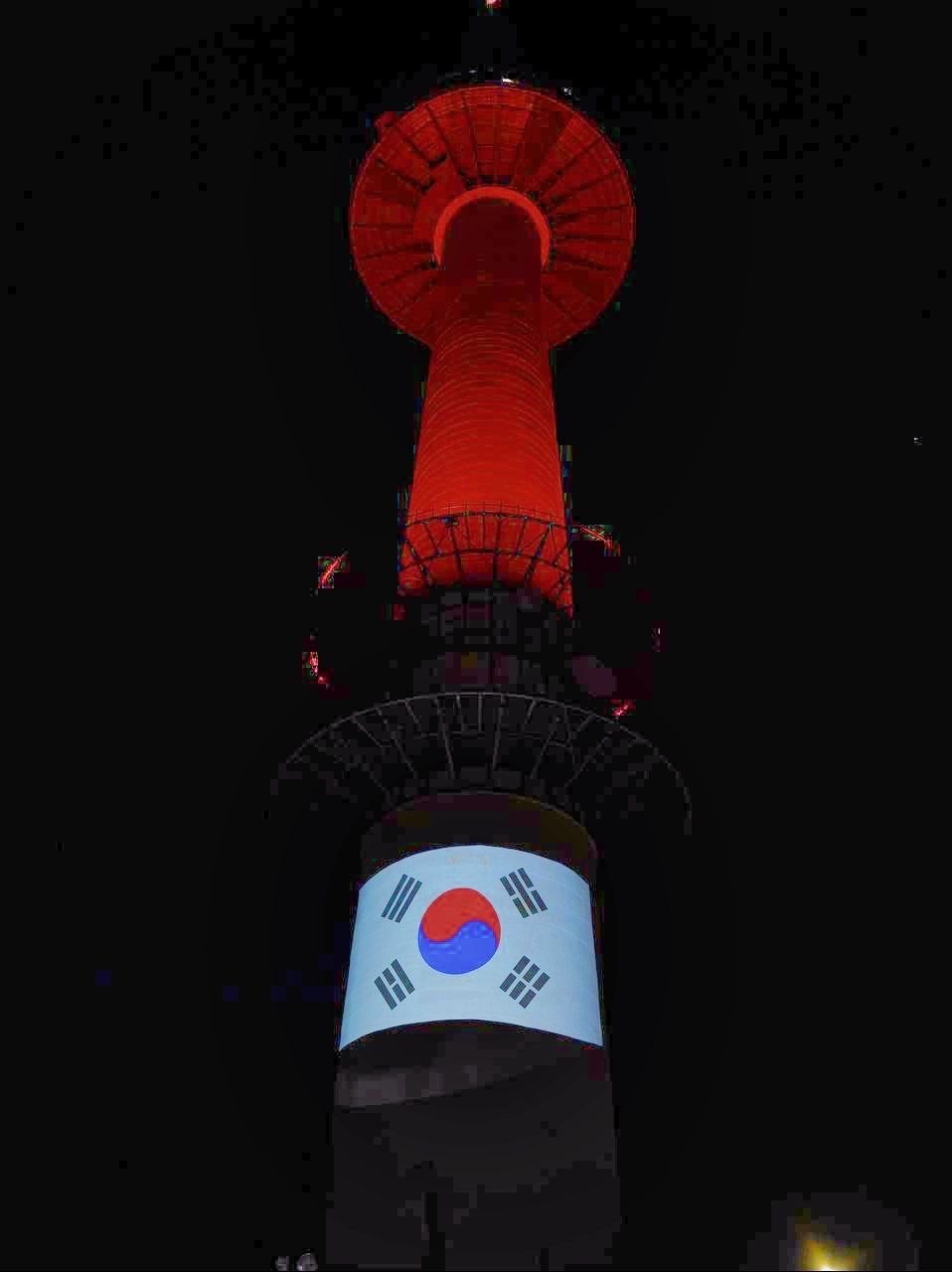 Hà Nội - Seoul rực sáng trong tối kỷ niệm 30 năm quan hệ ngoại giao Việt - Hàn Hà Nội - Seoul rực sáng trong tối kỷ niệm 30 năm quan hệ ngoại giao Việt - Hàn