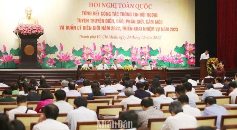 Tiếp tục nâng cao công tác thông tin đối ngoại, tuyên truyền biển, đảo, phân giới, cắm mốc và quản lý biên giới Tiếp tục nâng cao công tác thông tin đối ngoại, tuyên truyền biển, đảo, phân giới, cắm mốc và quản lý biên giới