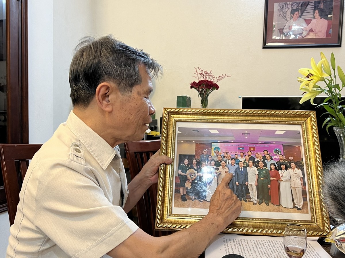 Tình nghĩa Việt - Lào vững bền hơn núi, hơn sông: Một tinh thần quốc tế trong sáng Tình nghĩa Việt - Lào vững bền hơn núi, hơn sông: Một tinh thần quốc tế trong sáng