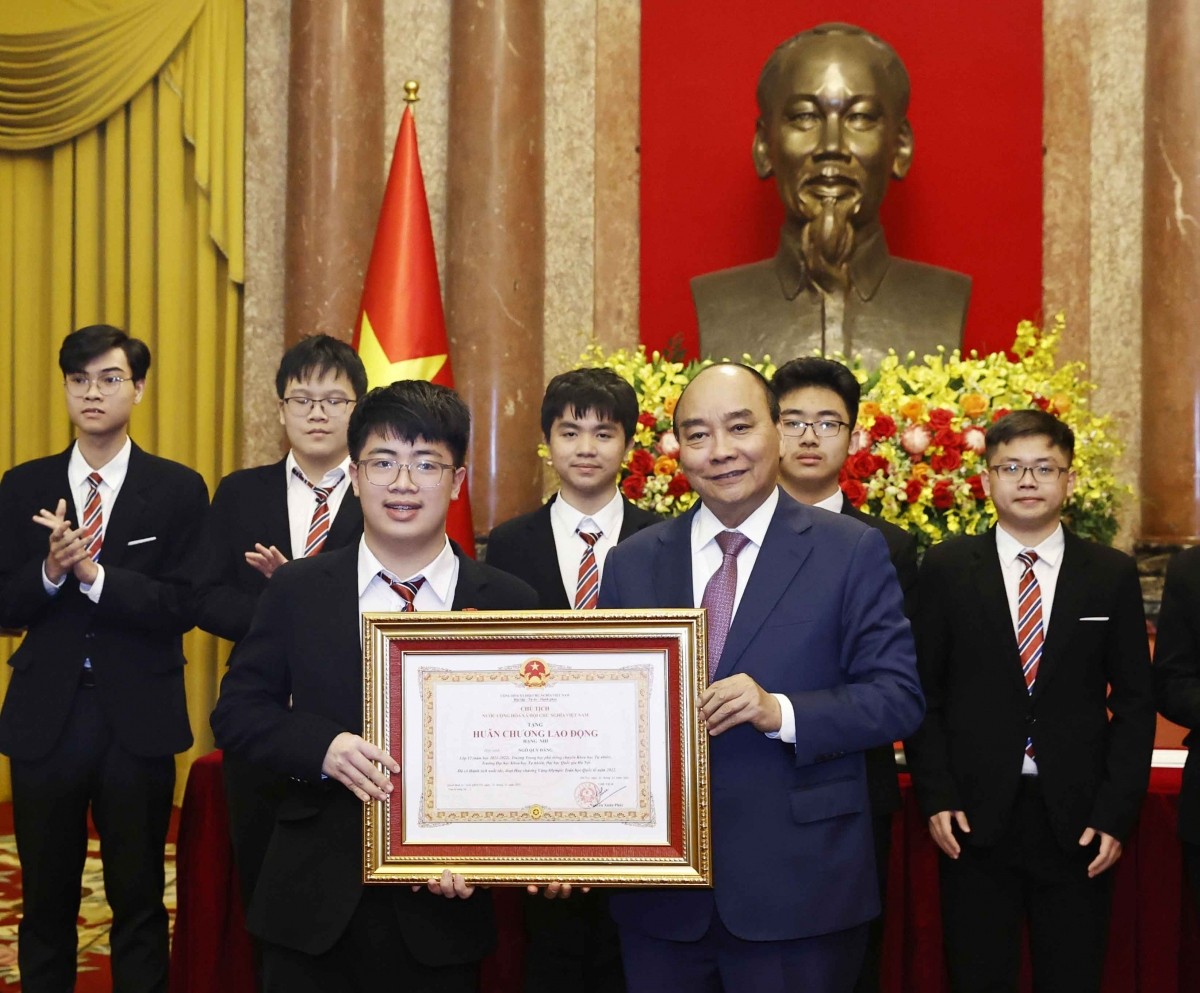 Chủ tịch nước trao Huân chương Lao động cho học sinh đoạt giải quốc tế 2022 Chủ tịch nước trao Huân chương Lao động cho học sinh đoạt giải quốc tế 2022