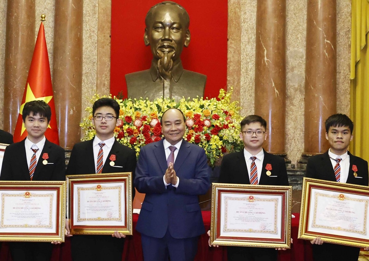 Chủ tịch nước trao Huân chương Lao động cho học sinh đoạt giải quốc tế 2022 Chủ tịch nước trao Huân chương Lao động cho học sinh đoạt giải quốc tế 2022