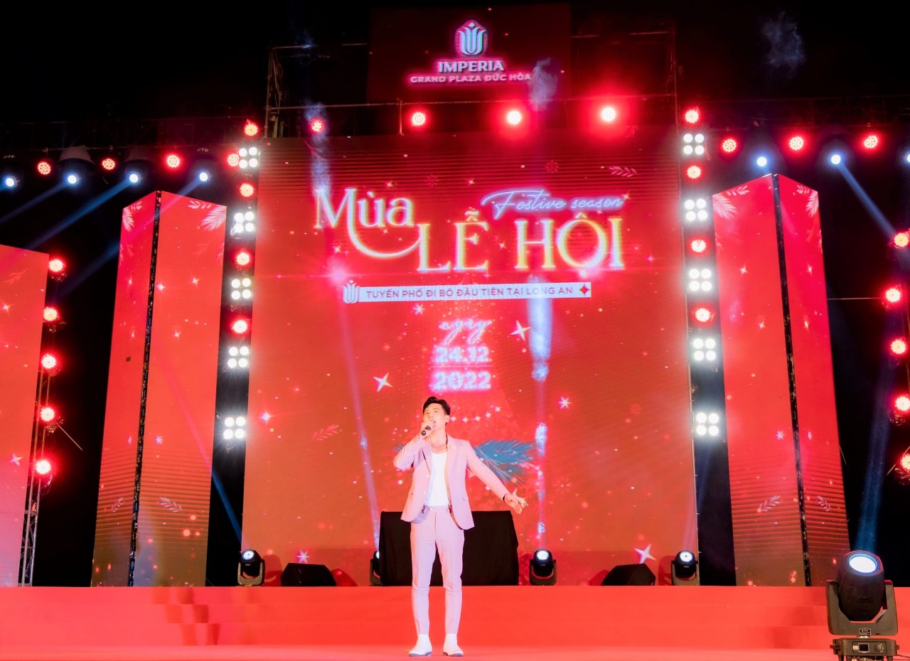 Cuồng nhiệt trong đại nhạc hội Giáng sinh trên tuyến phố Imperia Grand Plaza Đức Hoà Cuồng nhiệt trong đại nhạc hội Giáng sinh trên tuyến phố Imperia Grand Plaza Đức Hoà