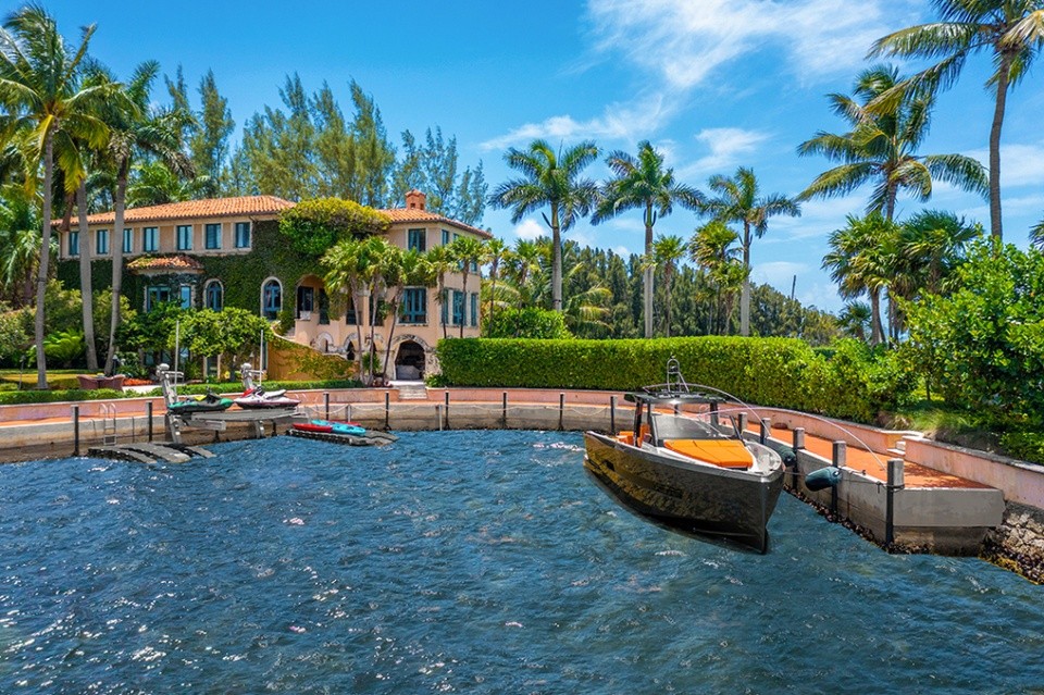 Một biệt thự biển tại Miami – Mỹ (nguồn Zingnews). Một biệt thự biển tại Miami – Mỹ (nguồn Zingnews).