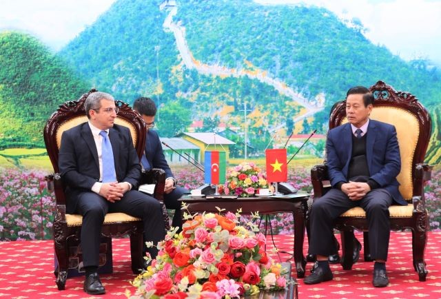 Chủ tịch UBND tỉnh Nguyễn Văn Sơn tiếp xã giao Đại sứ đặc mệnh toàn quyền Azerbaijan tại Việt Nam Shovgi Mehdizada (Ảnh: hagiang.gov.vn). Chủ tịch UBND tỉnh Nguyễn Văn Sơn tiếp xã giao Đại sứ đặc mệnh toàn quyền Azerbaijan tại Việt Nam Shovgi Mehdizada (Ảnh: hagiang.gov.vn).