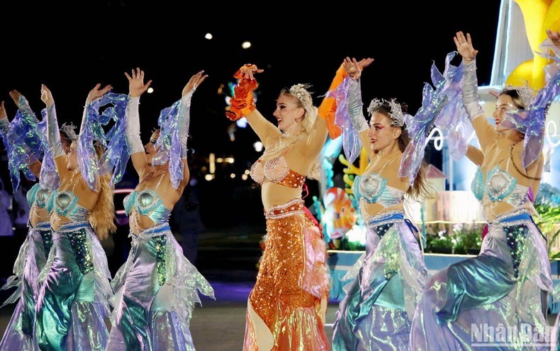 Festival hoa Đà Lạt năm 2022: Sôi động Lễ hội Carnaval đường phố | Lễ hội | Vietnam+ (VietnamPlus) Festival hoa Đà Lạt năm 2022: Sôi động Lễ hội Carnaval đường phố | Lễ hội | Vietnam+ (VietnamPlus)