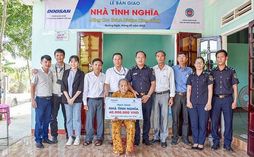 Quảng Ngãi chi trả hơn 577 tỷ đồng cho hơn 93 ngàn đối tượng bảo trợ xã hội Quảng Ngãi chi trả hơn 577 tỷ đồng cho hơn 93 ngàn đối tượng bảo trợ xã hội
