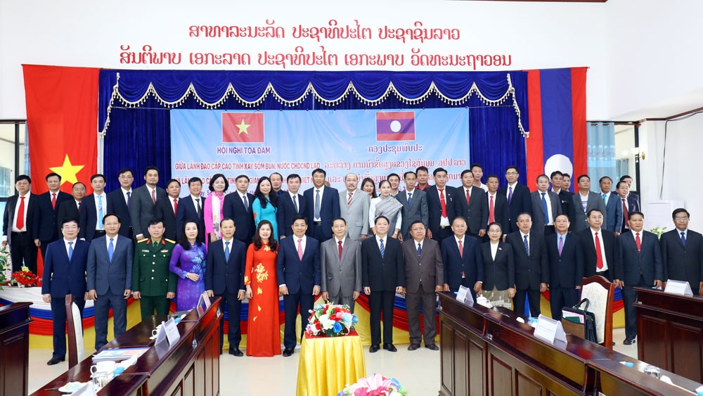 Ngày 28/12, Chủ tịch UBND tỉnh Bắc Giang đã ban hành Quyết định thành lập Ban Chỉ đạo (BCĐ) thực hiện Thỏa thuận hợp tác giữa UBND tỉnh Bắc Giang và Chính quyền tỉnh Xay Sổm Bun (Lào) giai đoạn 2021-2025. Ngày 28/12, Chủ tịch UBND tỉnh Bắc Giang đã ban hành Quyết định thành lập Ban Chỉ đạo (BCĐ) thực hiện Thỏa thuận hợp tác giữa UBND tỉnh Bắc Giang và Chính quyền tỉnh Xay Sổm Bun (Lào) giai đoạn 2021-2025.